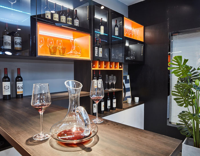 老蒋永利集团官网定制家居店酒柜设计